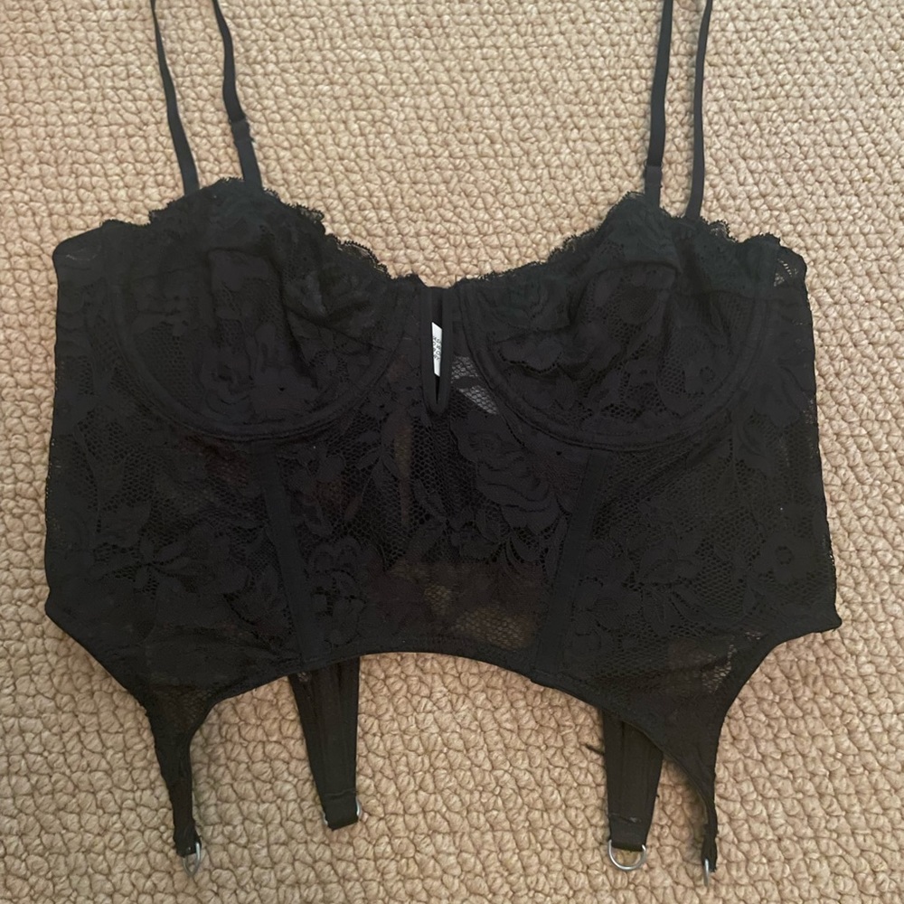 black glassons lace corset crop top